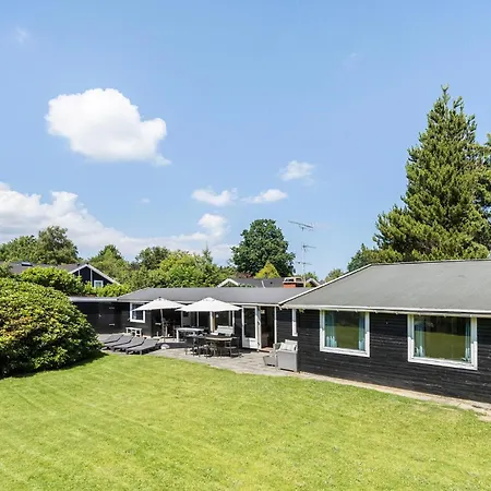 Dom wakacyjny 4 Bedroom Stunning In *