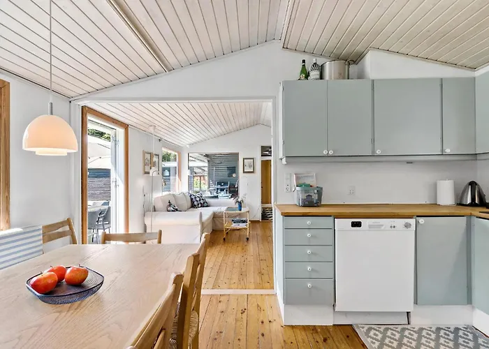 4 Bedroom Stunning In Semesterbostad *